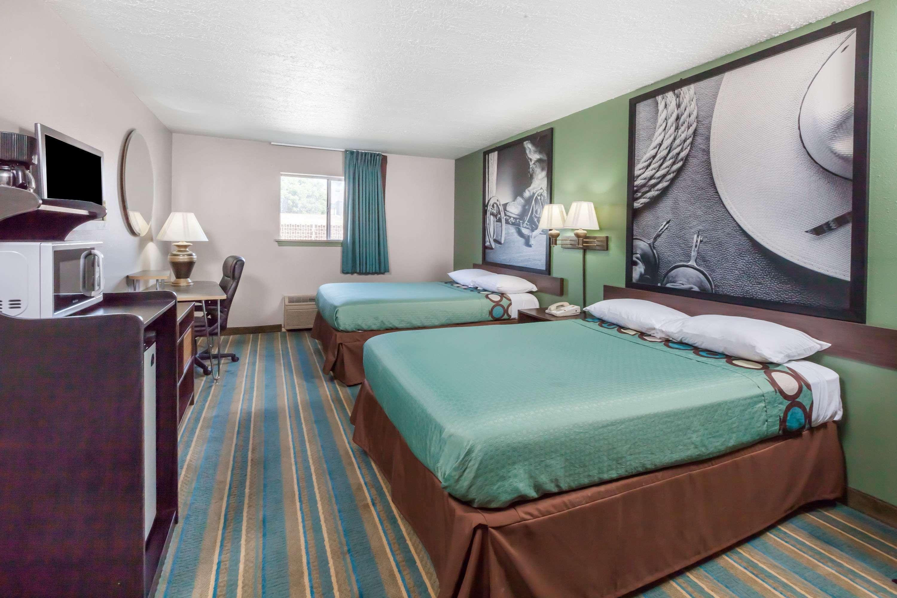 Hotel Super 8 By Wyndham Chickasha Exterior foto